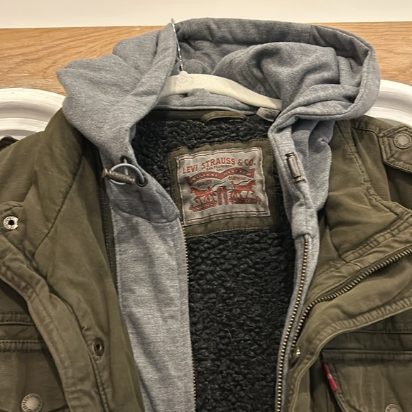 Never worn men's Levi jacket - Picture 2 of 6